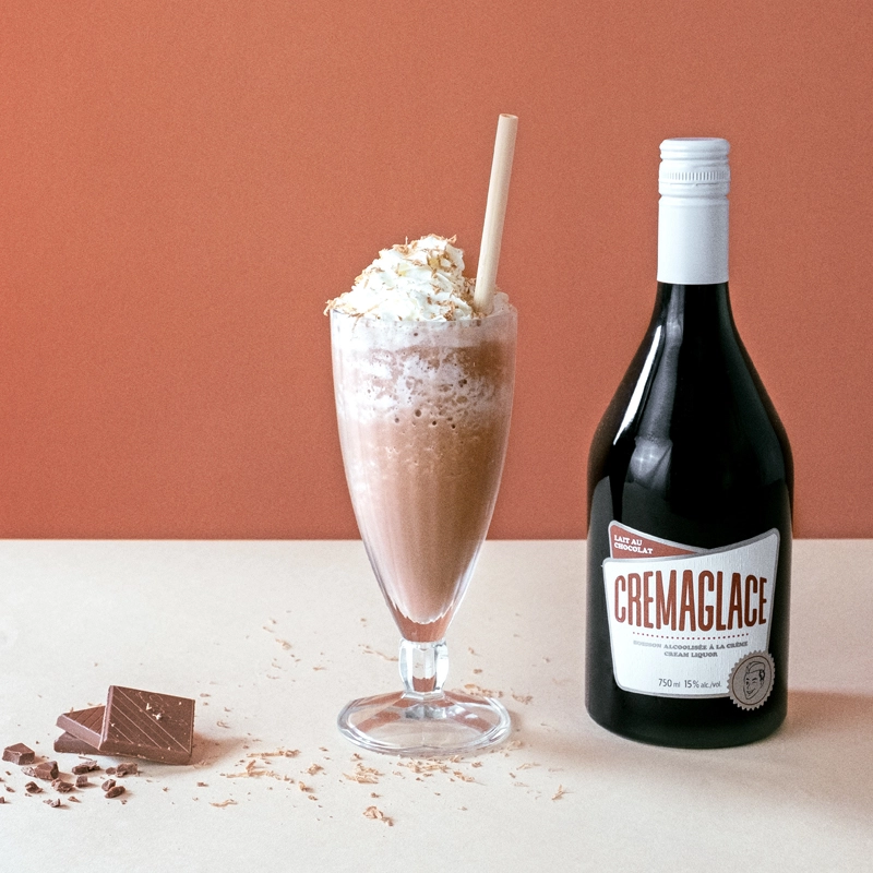 Milkshake au chocolat avec une bouteille de Cremaglace Lait au chocolat